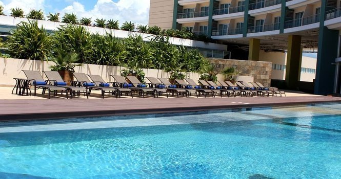 Swimming pool Krystal Urban Cancún Hotel Cancún