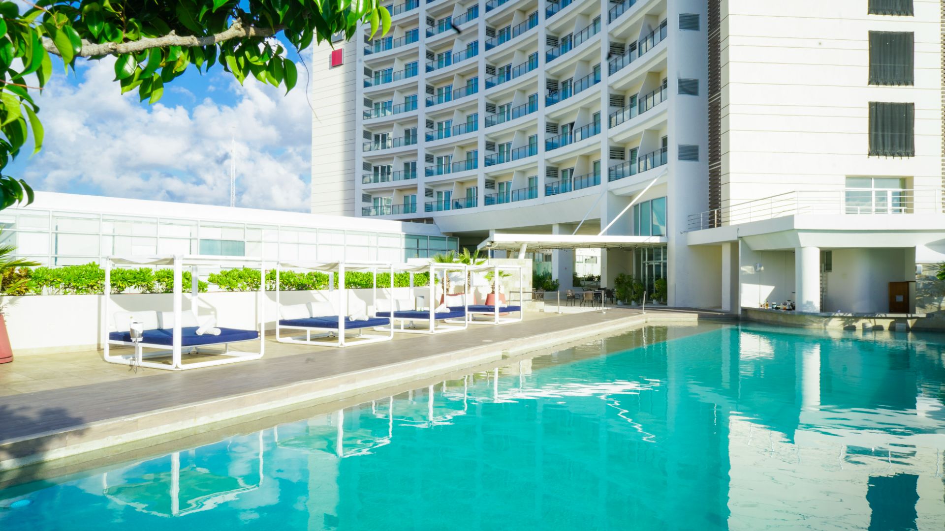  Krystal Urban® Cancún & Beach Club 